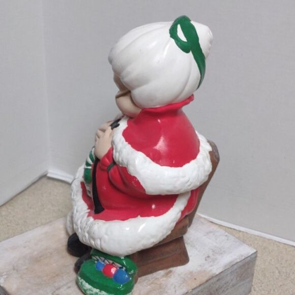 13" Painted Mrs Santa Claus Ceramic Figure - Picture 2 of 5